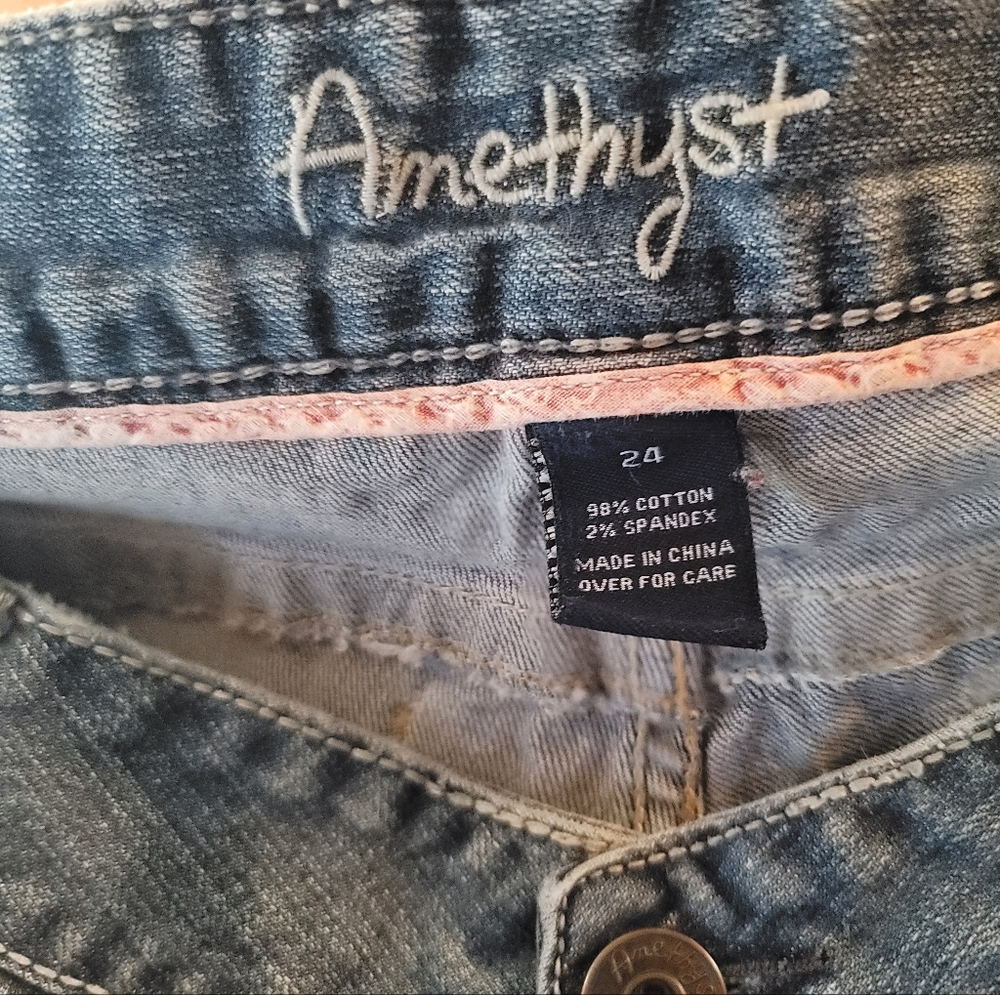 Amethyst highly distressed jeans - Picture 3 of 4